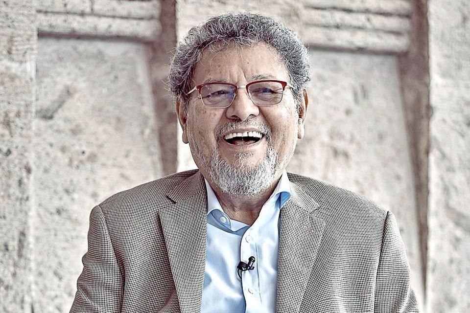 Élmer Mendoza participará hoy en el ciclo 'Mil Jóvenes con...' de la FIL de Guadalajara.