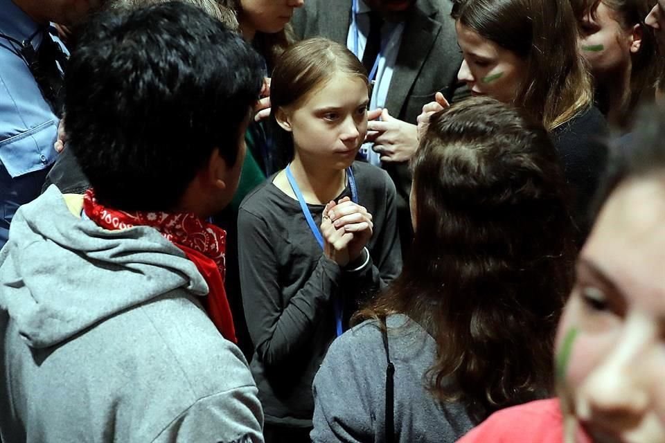 La joven activista climática de 16 años Greta Thunberg llegó este viernes por sorpresa a la Cumbre del Clima de ONU en Madrid.