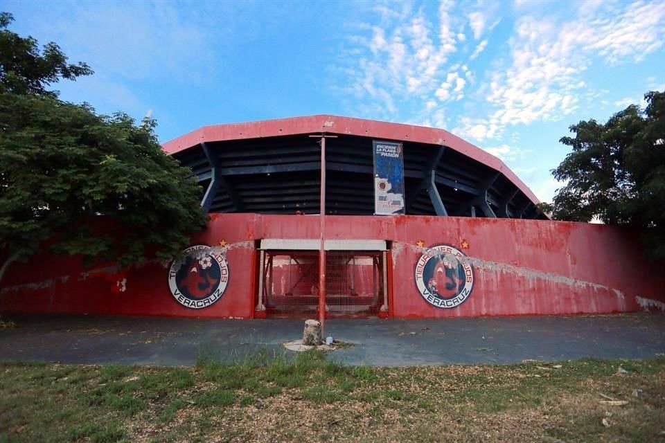 Por adeudos están los Tiburones desafiliados.