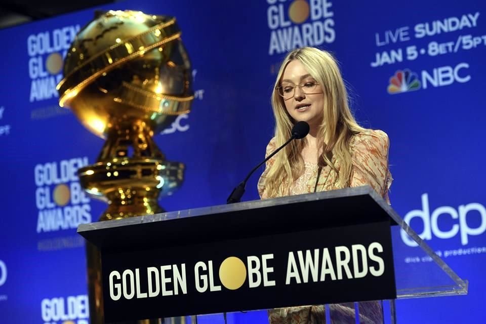 Dakota Fanning fue una de las encargadas de dar a conocer a los nominados a la 77 entrega del Globo de Oro.