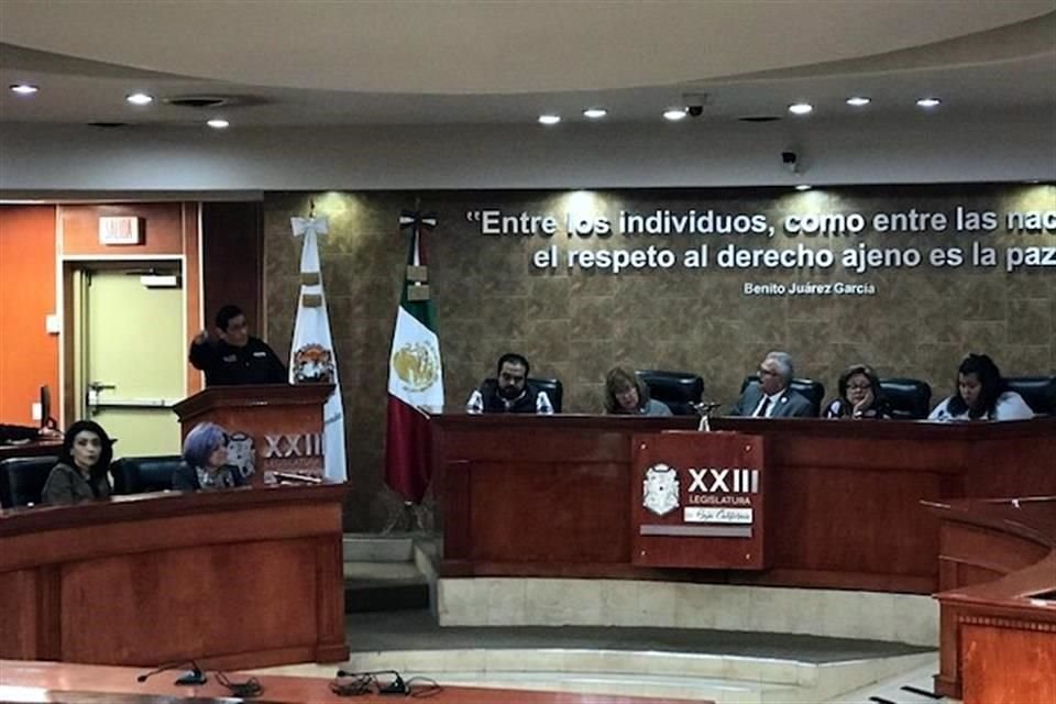 Aspectos de la sesión en el Congreso de BC.