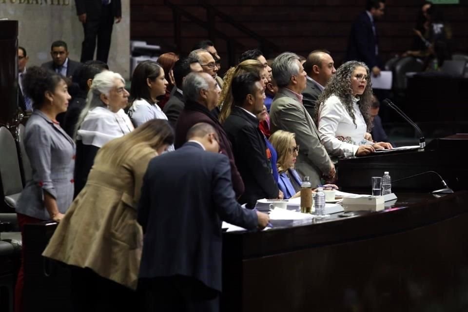 La presidenta de la Comisión de Puntos Constitucionales, Miroslava Carrillo, señaló que hay un reclamo social para reducir el financiamiento público de los partidos políticos.