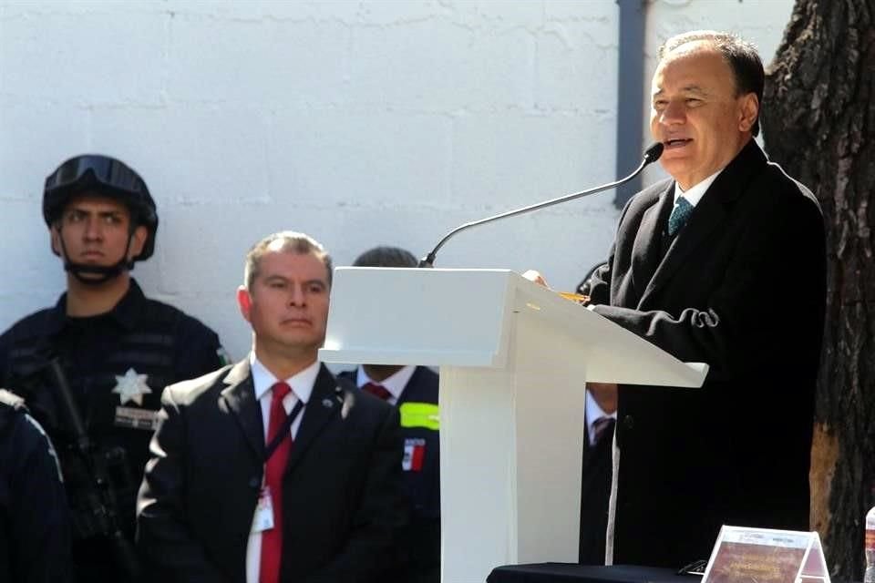 'Es evidente que no podemos combatir al crimen organizado con un crimen uniformado', advirtió Durazo.