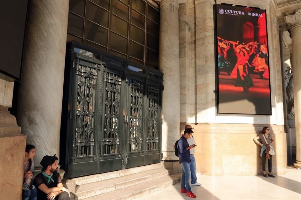 El museo cerró por un espacio de 20 minutos en lo que se calibraba el tamaño de la protesta.