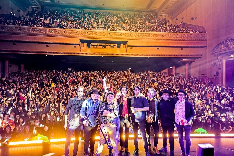 La banda cerró su gira el viernes en el Teatro Metropólitan ante poco más de 3 mil fans.