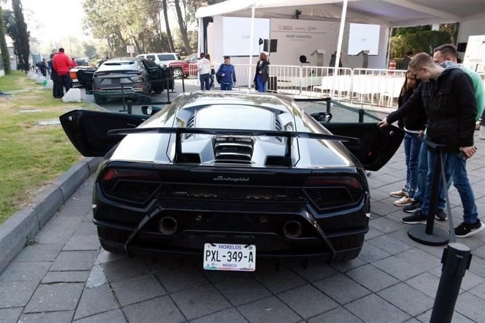 El Lamborguini se vendió en 5 millones 600 mil pesos.