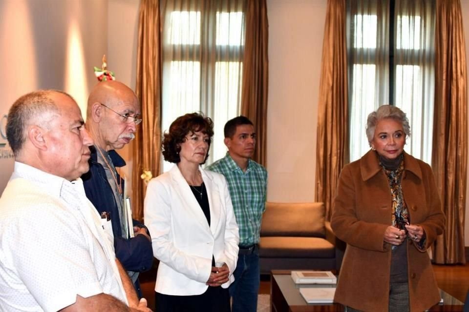 La titular de Segob se reunió con familiares de Israel Vallarta.