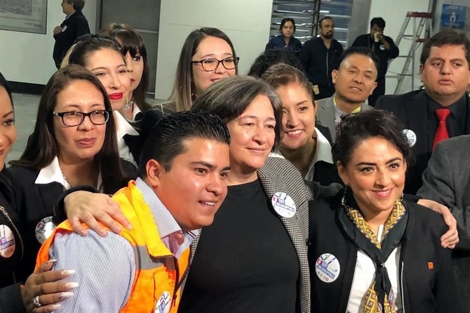 La titular del Metro, Florencia Serranía, también informó que impulsarán campañas para respetar espacios exclusivos en el Metro.