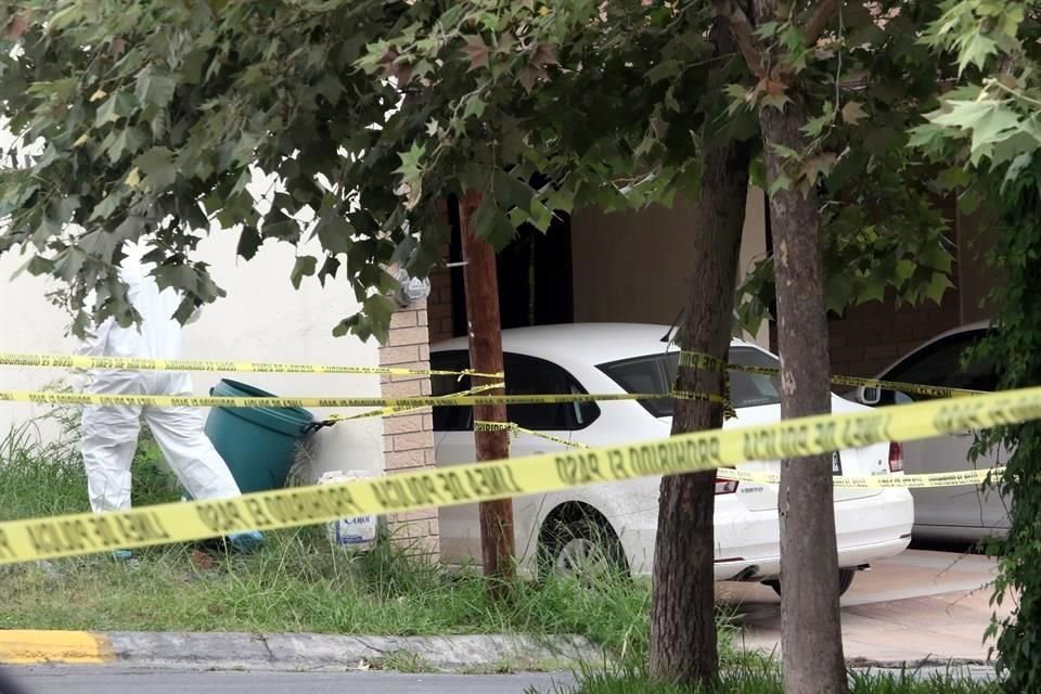 Eduardo Andrés, de 20 años, afirmó ante los policías que al despertar encontró a su mamá tirada en el suelo, boca abajo y con manchas de sangre.