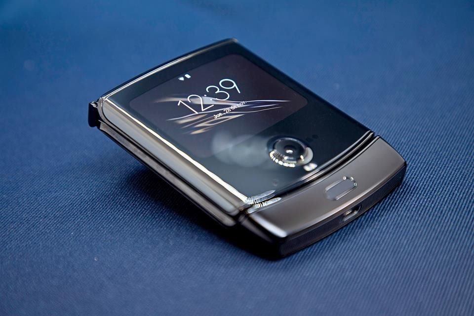 El Motorola Razr costará mil 500 dólares, y llegará a tiendas estadounidenses en enero de 2020. Sin fecha confirmada para México.