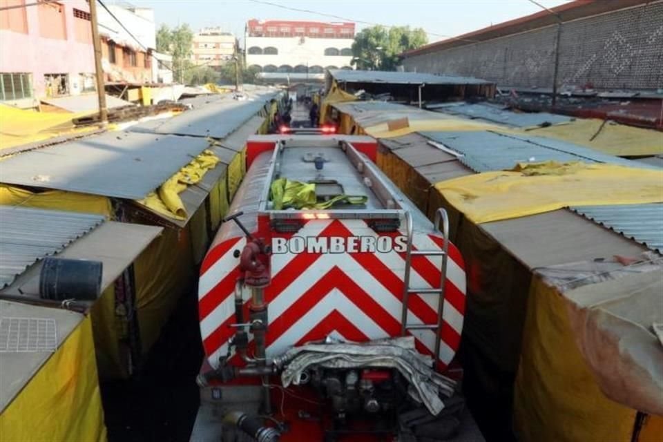 Los locatarios buscan hacer limpieza y reabrir lo antes posible las puertas al público, pues el siniestro les pegó en temporada alta.