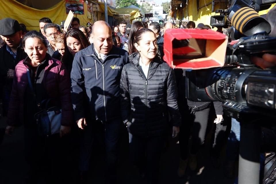 Mientras ha platicado con comerciantes, Sheinbaum plantea que los locales siniestrados sean demolidos por completo y reconstruidos en su totalidad.