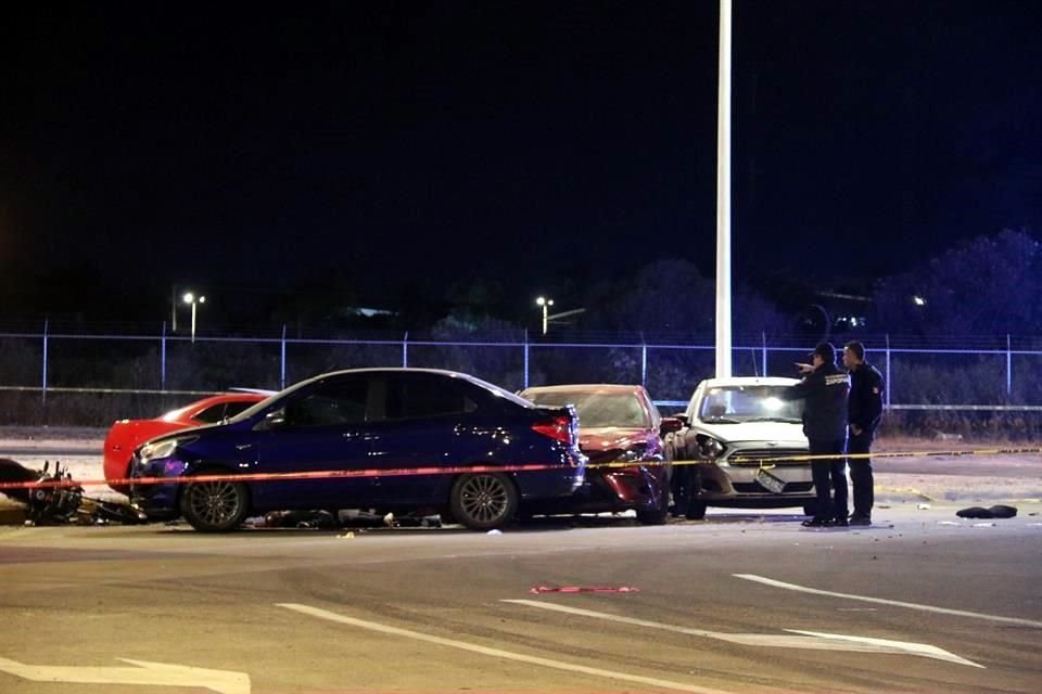 El Camaro se habría impactado con vehículos que estaban estacionados y otros circulando.