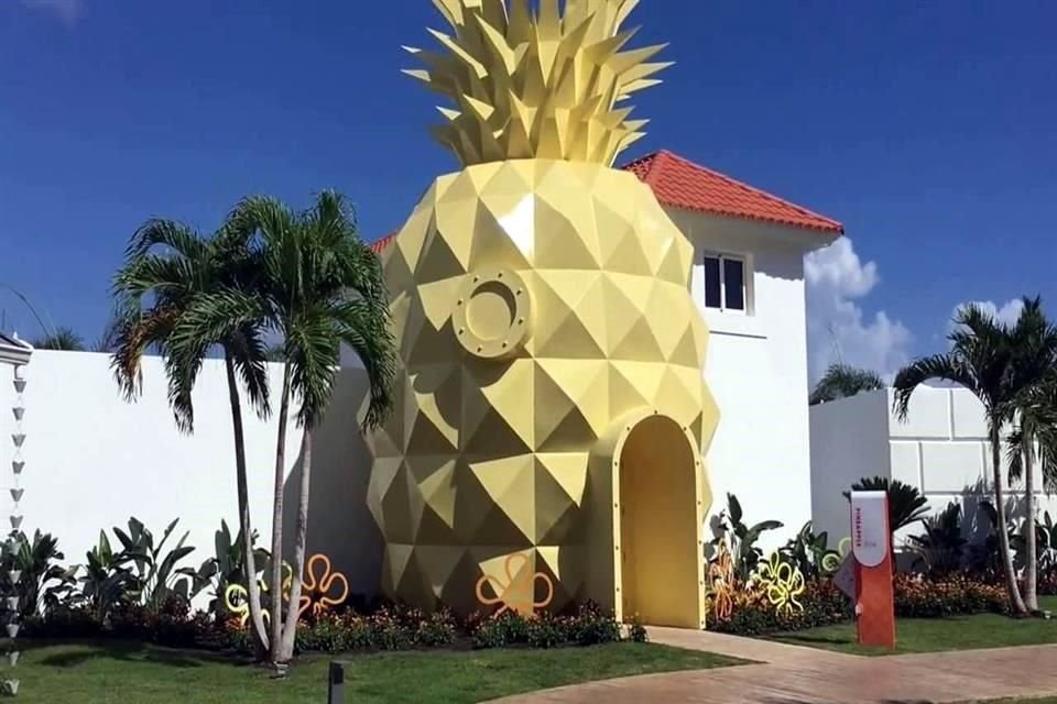 La piña de Bob Esponja.<br>No es necesario que tengas que entrar al mar para visitar esta vivienda.<br>La réplica se ubica en Punta Cana, República Dominica y funciona como un hotel.<br>