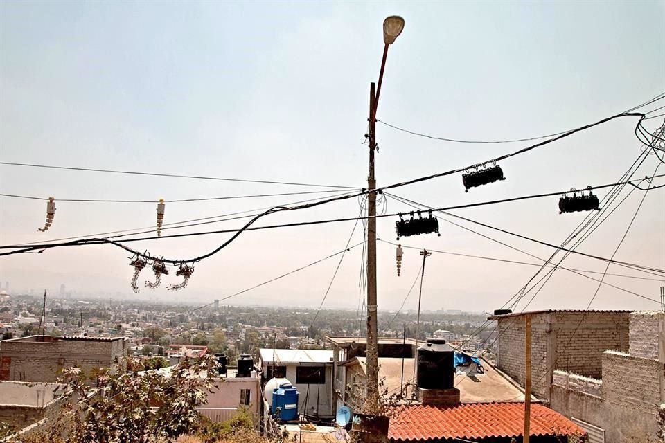 Parásitos urbanos. Sistemas electrónicos que devienen en organismos artificiales.