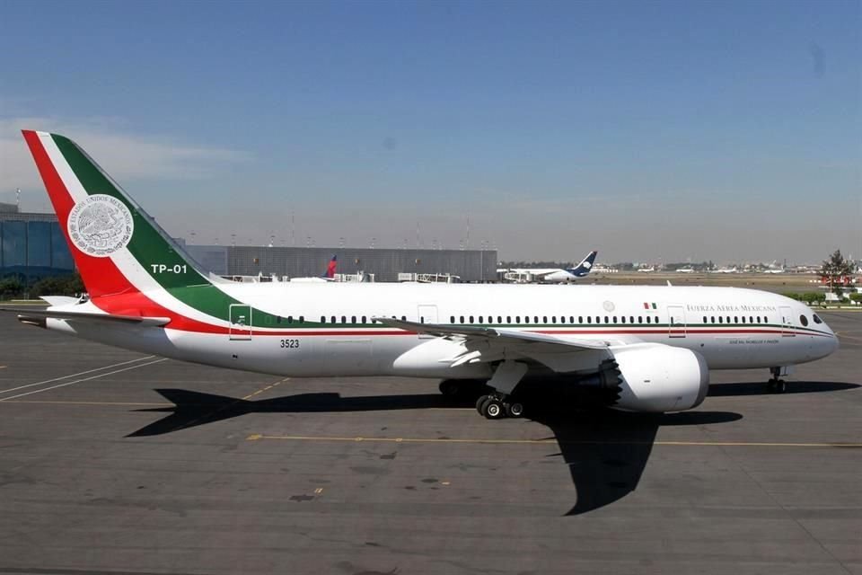 REFORMA publicó que mantener el TP-01 guardado en un hangar de la empresa Boeing, en Estados Unidos, cuesta casi lo mismo que tenerlo en uso.