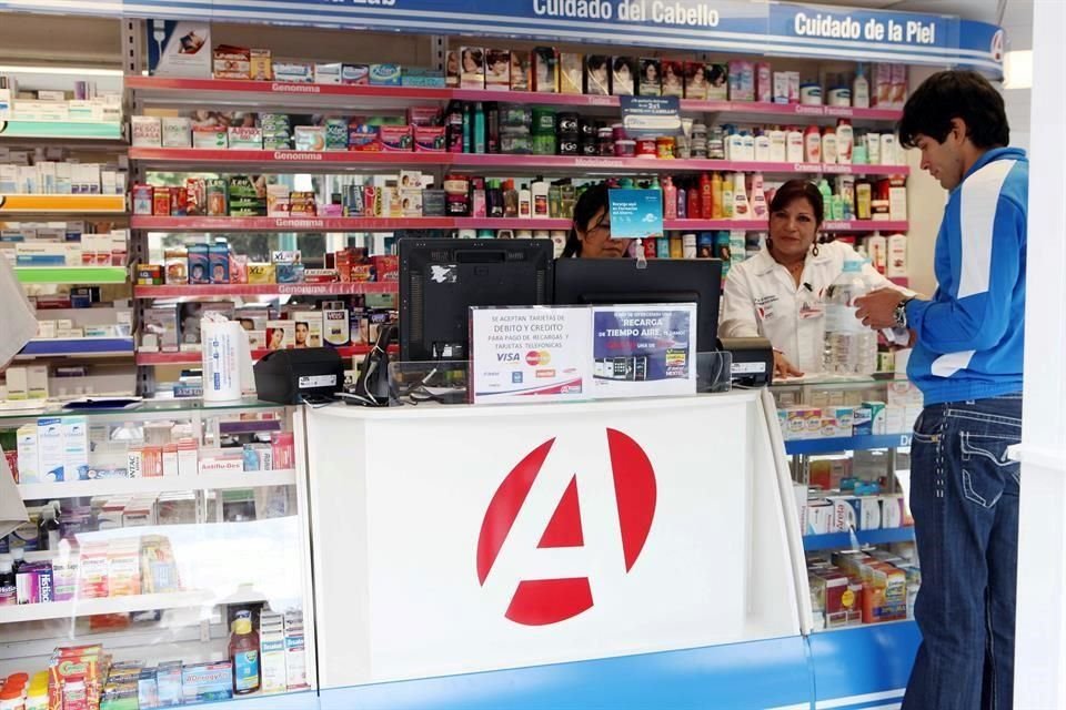 Farmacias del Ahorro opera actualmente mil 700 sucursales en territorio nacional. Cuenta con 7 centros de distribución, 20 millones de clientes únicos afiliados y ofrece un millón de consultas al mes gratuitas.  