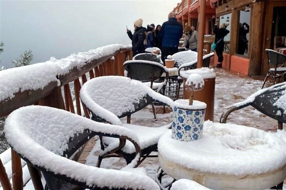 Divisadero también presentó nevadas.