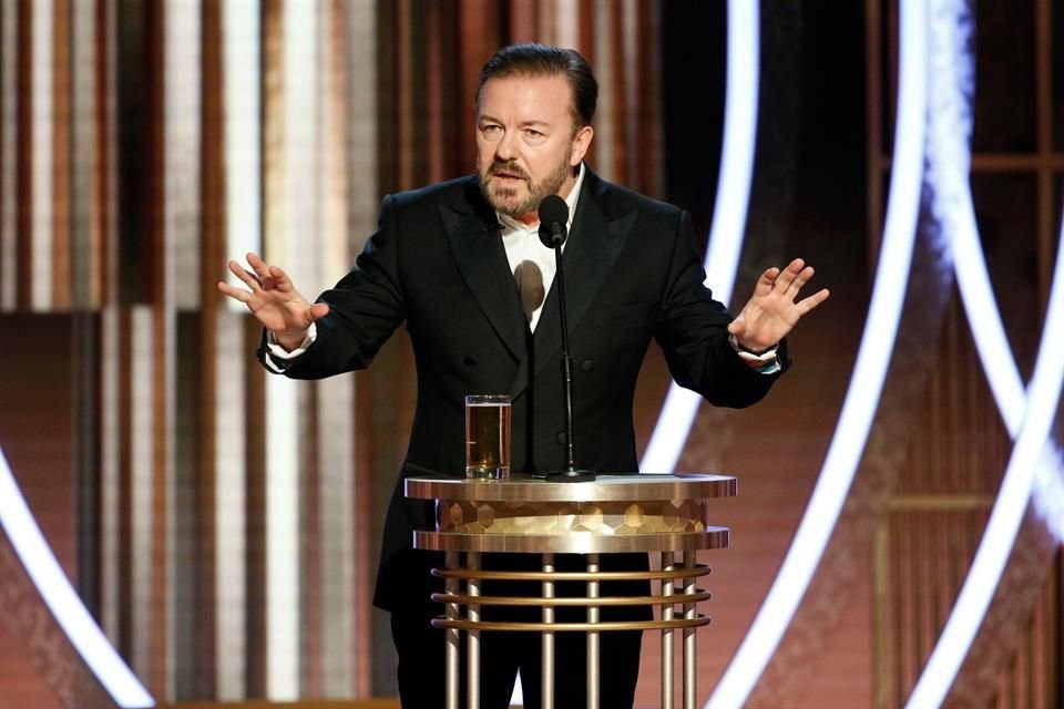 Gervais dijo que podía hacer chistes sobre cualquier cosa porque es su último año como presentador.