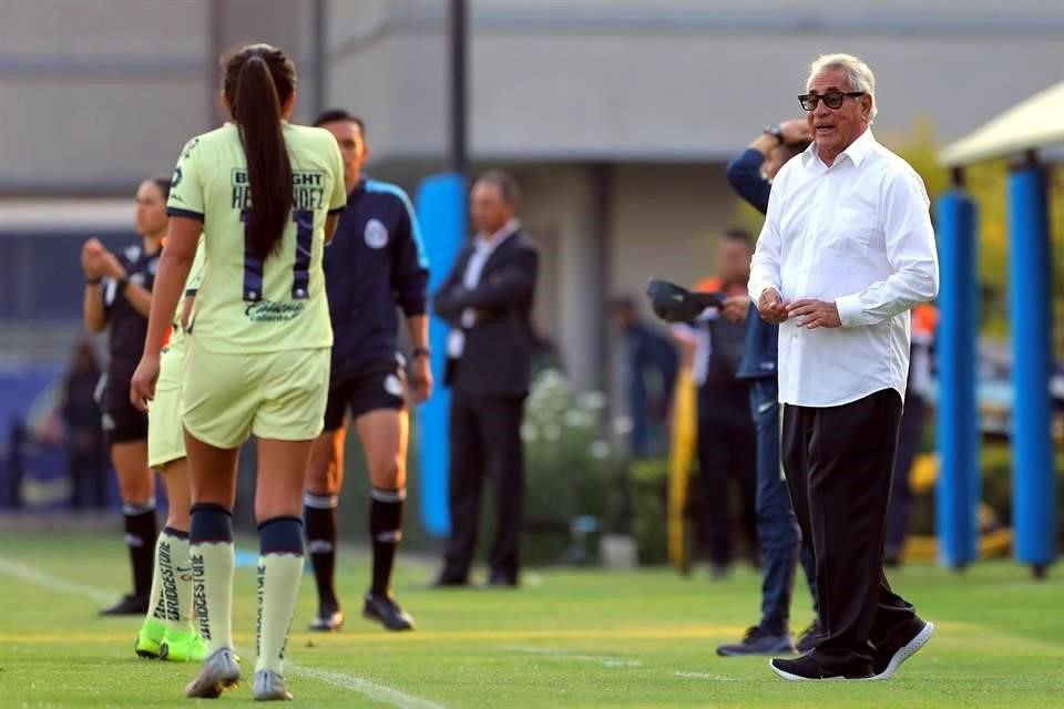 Leonardo Cuéllar sabe que tiene que lidiar con las bajas de las seleccionadas.