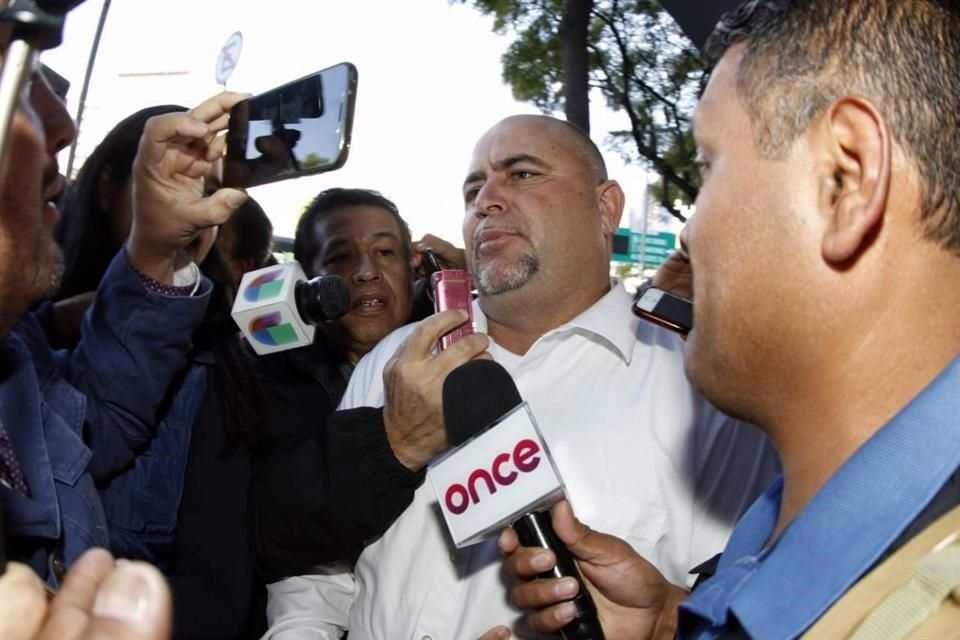 Julián LeBarón en declaraciones a medios a su llegada a la Fiscalía.