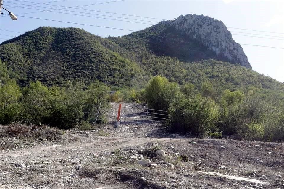 La entrada al Cañón de Ballesteros, que sería una de la zona más afectada, una cerca impide el acceso.