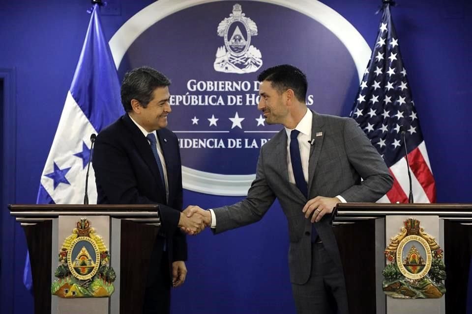 El Secretario de Seguridad Interior de EU, Chad F. Wolf, se reunió el jueves con el Presidente hondureño, Juan Orlado Hernandez.