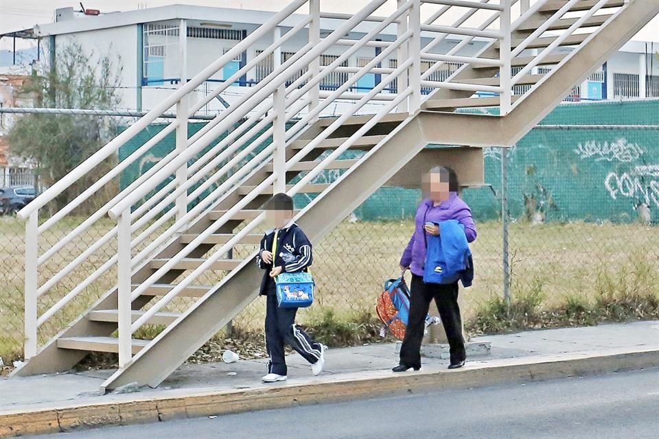  El Municipio nicolaíta se comprometió a incrementar el tamaño de la banqueta donde se encuentra el puente peatonal.
