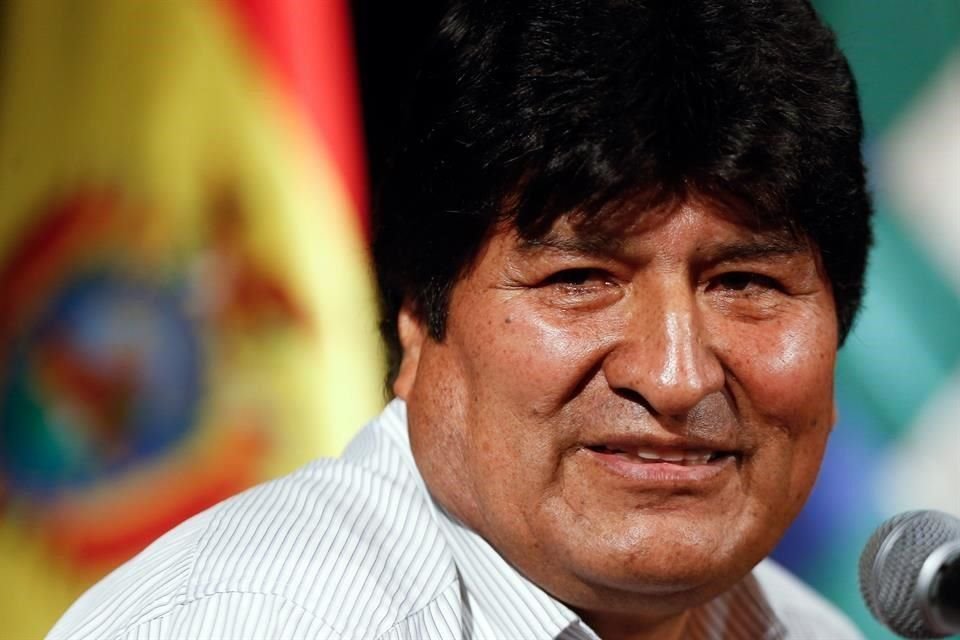 El ex Presidente Evo Morales afirmó que autoridades mexicanas le revelaron que EU no quiere que regrese a Bolivia y que Trump lo quiere como 'trofeo'.