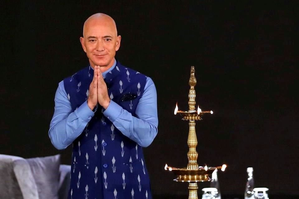 Jeff Bezos se encuentra en Nueva Delhi para la cumbre Smbhav, un evento de Amazon India para pequeñas y medianas empresas.