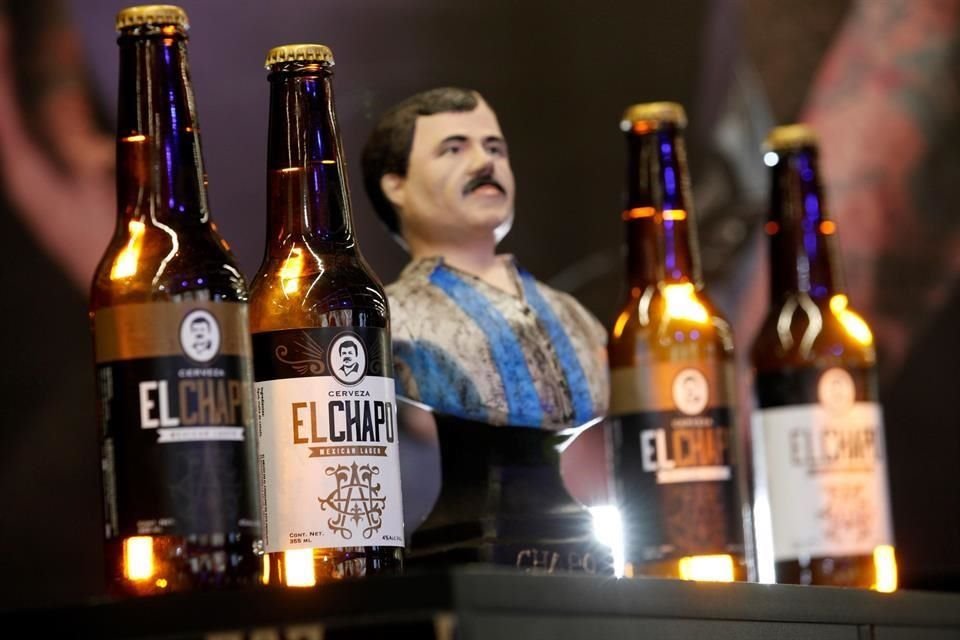 La cerveza artesanal El Chapo 701, exhibida durante la expo Intermoda que se celebra en Guadalajara.