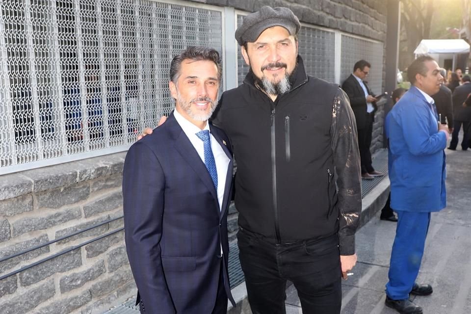 Sergio Mayer y Reyli Barba disfrutaron de la comida y la convivencia.