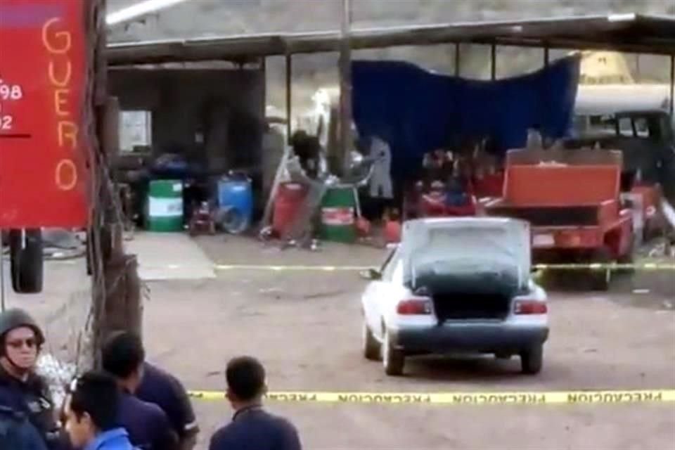 Hombres armados ejecutaron a siete personas al interior de un taller de grúas en Tarimoro, Guanajuato, según reportes.