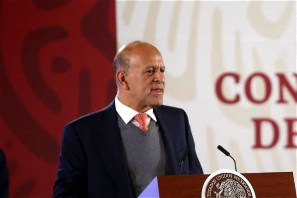 El director Juan Antonio Ferrer en la conferencia mañanera.