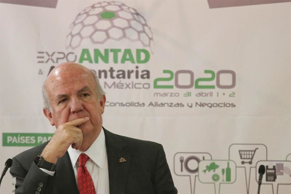 Vicente Yáñez, presidente de ANTAD, dijo que la repartición de programas sociales a través de tarjetas de vales estaba orientada hacia la formalidad.