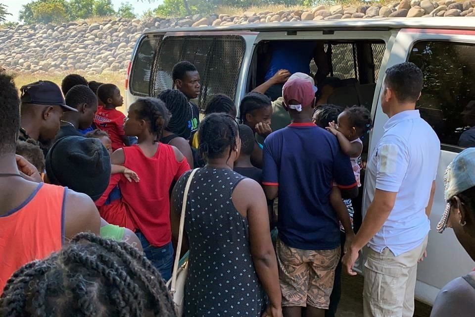 Esta mañana comenzaron a llegar a la frontera con México los primeros grupos de la nueva Caravana de Centroamericanos que partió ayer de San Pedro Sula, Honduras.