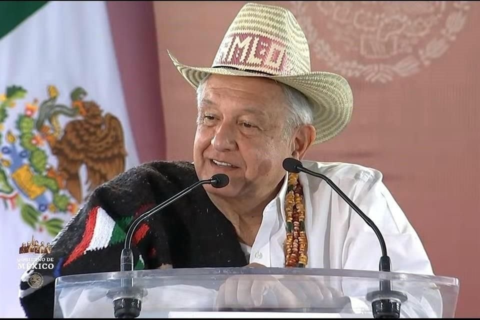 El Presidente López Obrador durante un mitin en la región de la Mixteca de Oaxaca.