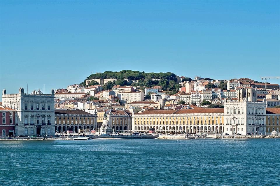 Lisboa, la capital de Portugal, es el sitio ideal para hacer una pausa y disfrutar cada puesta de sol.