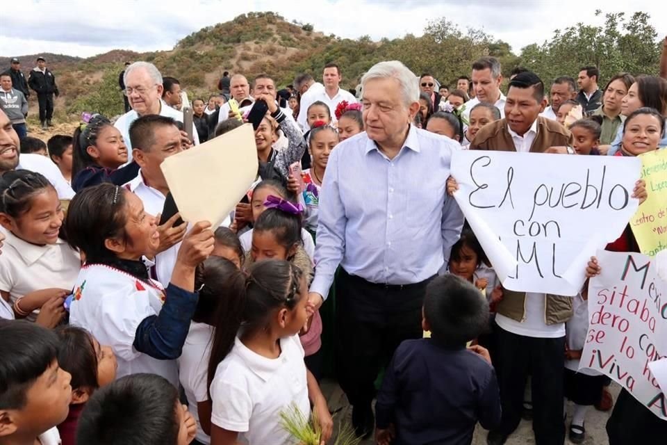 El Presidente aseguró que los programas impulsados por su Gobierno comienzan, siempre, en las comunidades más pequeñas y con mayor pobreza.