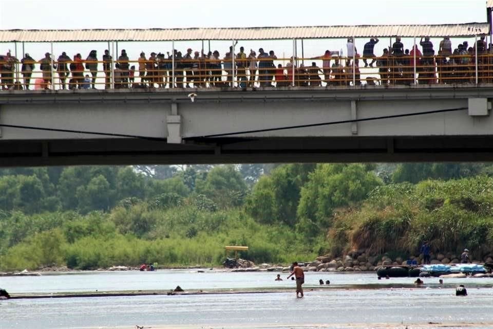 De acuerdo a la versión de los propios centroamericanos, esperarán la llegada de más connacionales que están en camino hacia la frontera para intentar de nuevo cruzar a México.