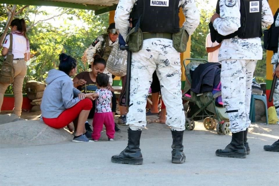 Unos 300 migrantes aceptaron la propuesta del gobierno mexicano de acogerse a la política de Migración ordenada, regular y segura.