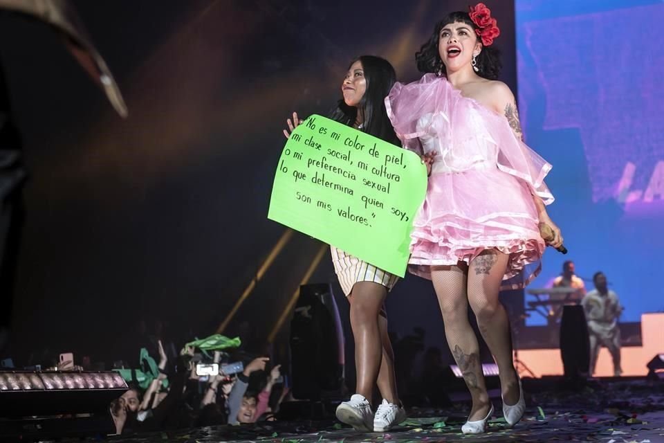 Yalitza Aparicio sorprendió con su participación en el concierto de cierre de gira de Mon Laferte.