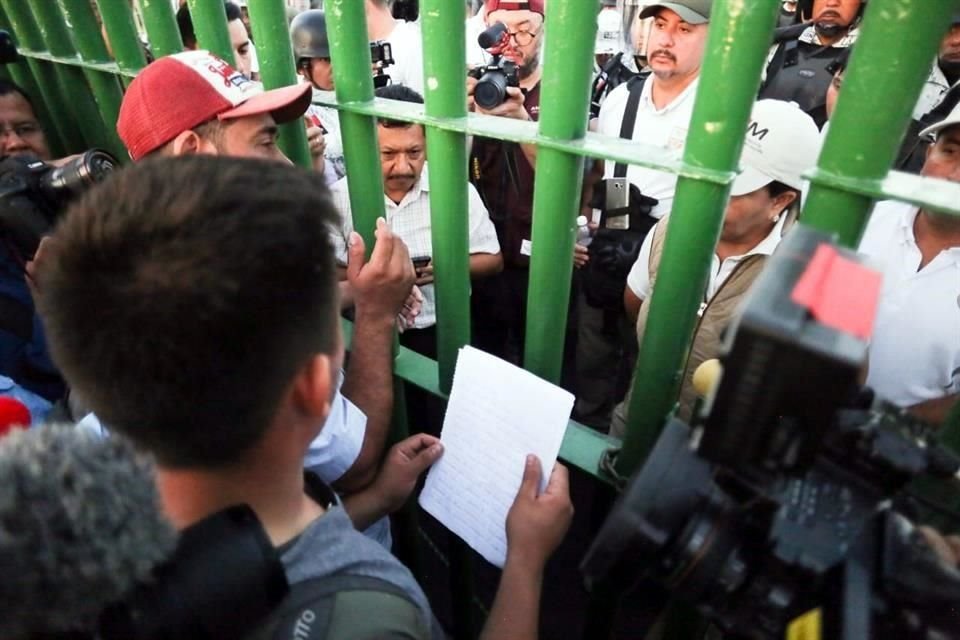 Esta mañana, los migrantes que aguardan en Guatemala su paso por México leyeron una carta dirigida al Presidente López Obrador.