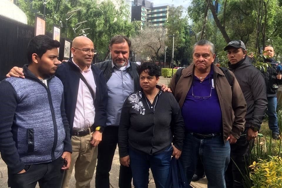 Adrián LeBarón acudió hoy al Senado, junto con papás de niños con cáncer que han sufrido por desabasto de medicamentos.