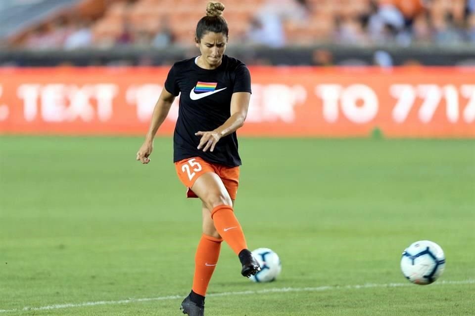 La delantera Ariana Calderón fue anunciada como refuerzo de las Rayadas.