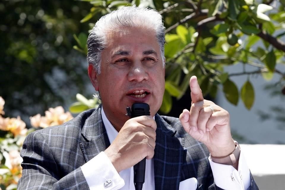 El aspirante a la dirigencia de Morena afirmó que el desacuerdo de Yeidckol Polevnsky y Bertha Luján ha menoscabado al partido.