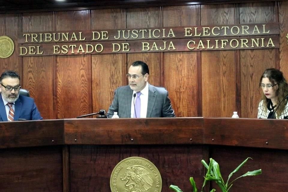 Aspectos de la sesión del tribunal local.