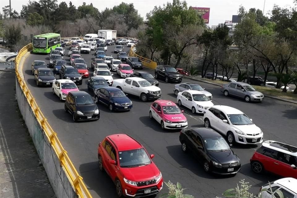 El bloqueo ha causado caos vial sobre Circuito Interior.