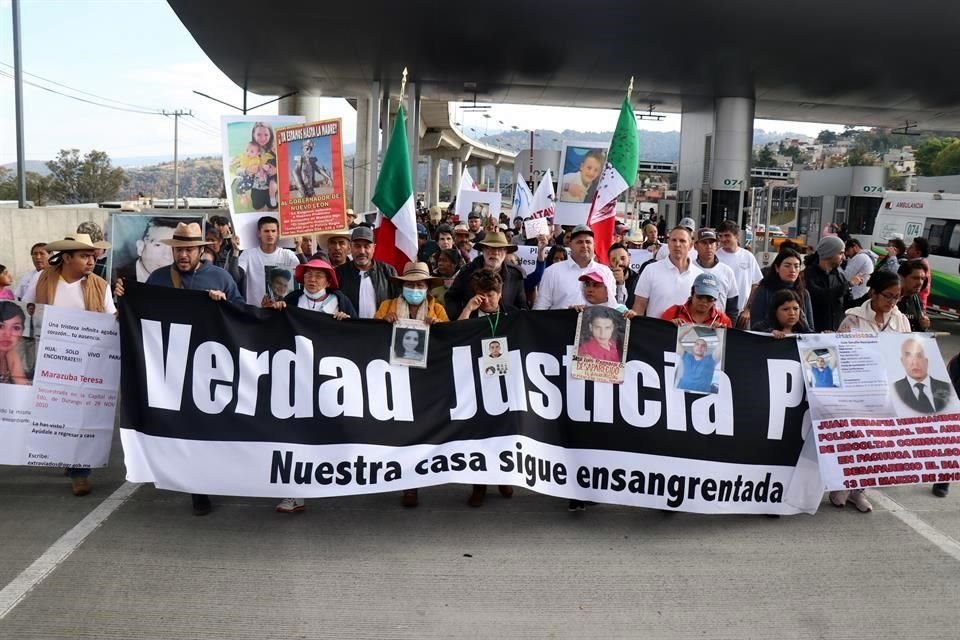 La Caminata por la paz, que salió de Cuernavaca, llegó ayer a la Ciudad de México, donde continuarán con actividades.