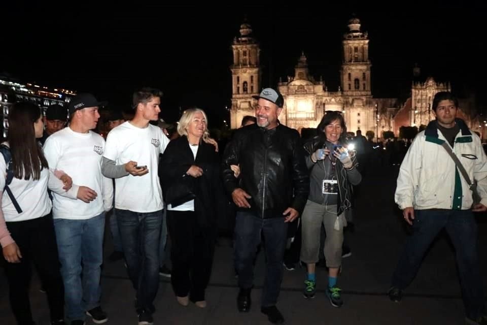 Los familiares realizaron un recorrido por el Zócalo, donde pretenden quedarse a dormir.